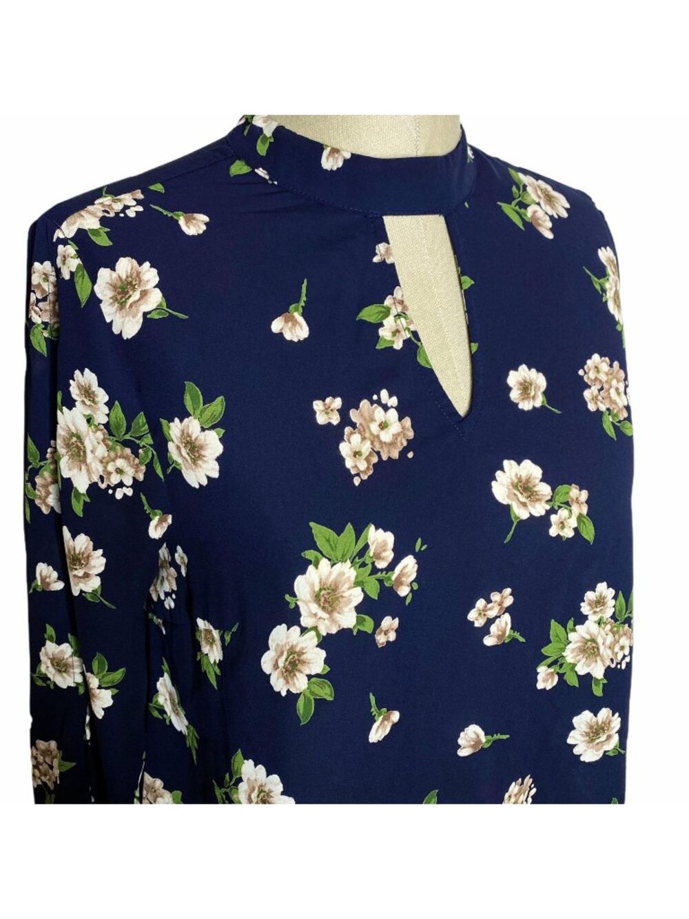 Monteau Top Womens Size M Navy Tan Floral Key Hole Opening Long Sleeve